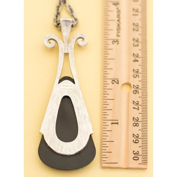 Vintage Black Pendant Necklace 25 Inches by Avon i9 - Picture 4 of 4